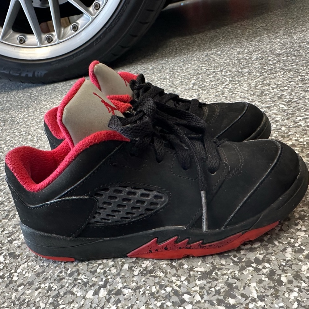 GUC worn Air Jordan 5 Retro Low (GS) Black/Gym Red size 10
